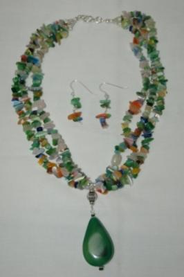 Collar con Dije en Piedra de Jade